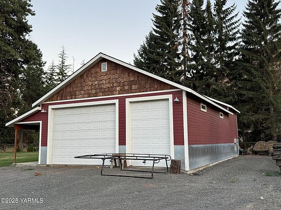 5th image of 121 Rattlesnake Ln