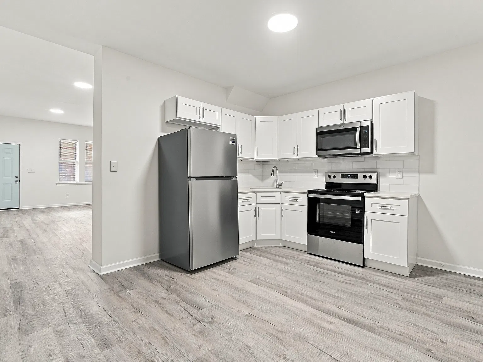 5 bed, 1.5 bath, 1440 sqft, $2,250 — Photo 2
