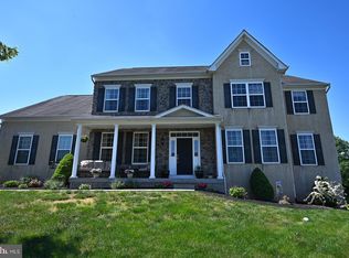 150 Meadowside Dr, Douglassville, PA 19518