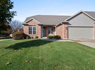 302 Spring Ridge Dr, Bloomington, IL 61704