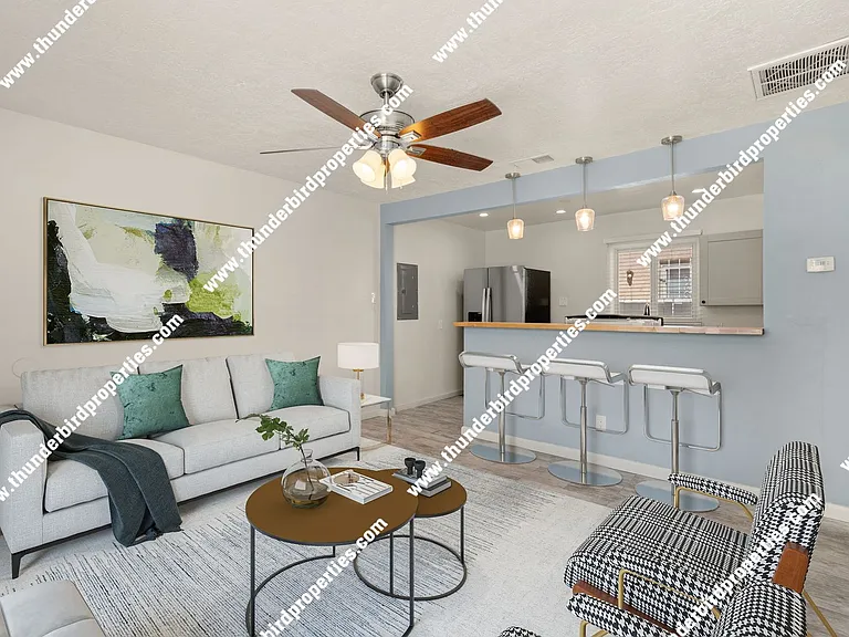 1221 San Mateo Blvd SE — Photo 2