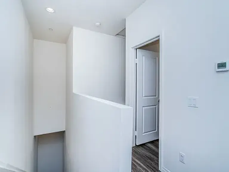 8123-8137 Cascio Ct — Photo 22