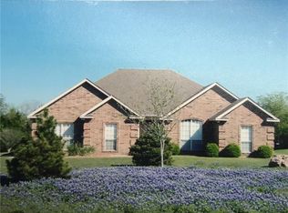 2271 Whispering Hills Dr, Midlothian, TX 76065