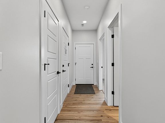 3rd image of 412 N 2nd Ave