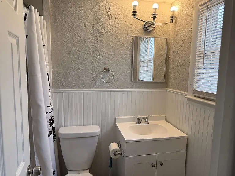 308 E Walnut St #4 — Photo 3