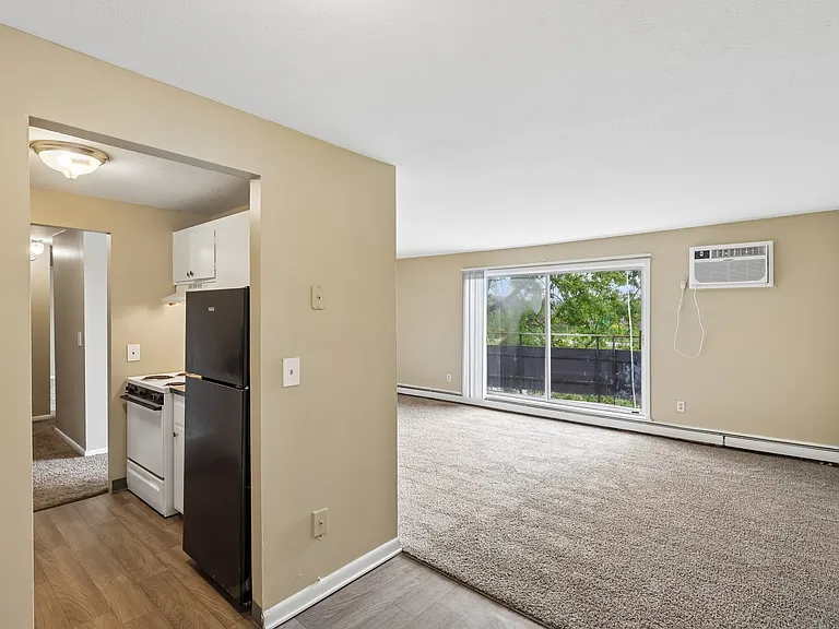 Columbus Park Apartments — Photo 14