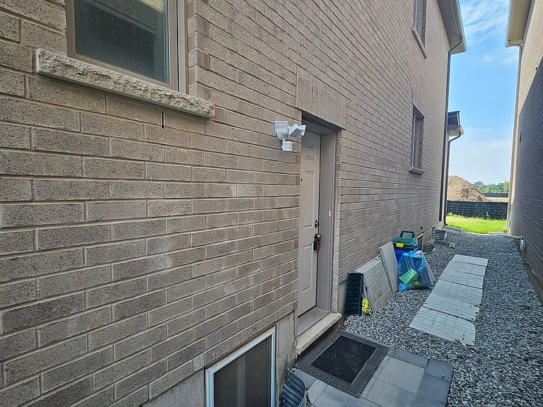 1615 Severn Dr #UPPER — Photo 23