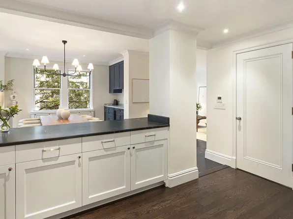 910 Park Avenue image 6 of 14