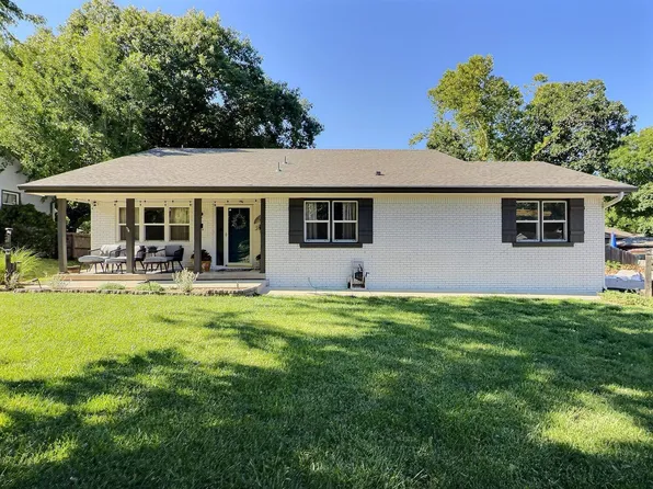 818 E Greenway Ct, Derby, KS 67037