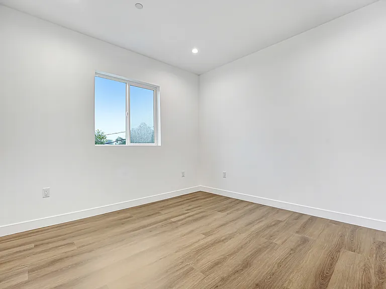 5346-5350 Oakland St — Photo 109