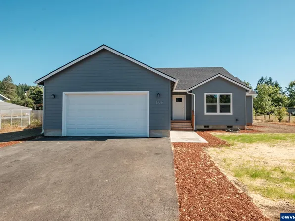 1225 49th St, Sweet Home, OR 97383