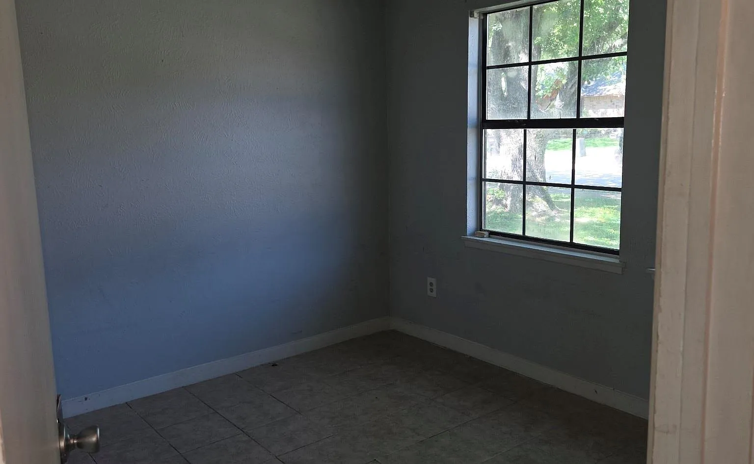 3 bed, 2.0 bath, 1208 sqft, $1,300 — Photo 3