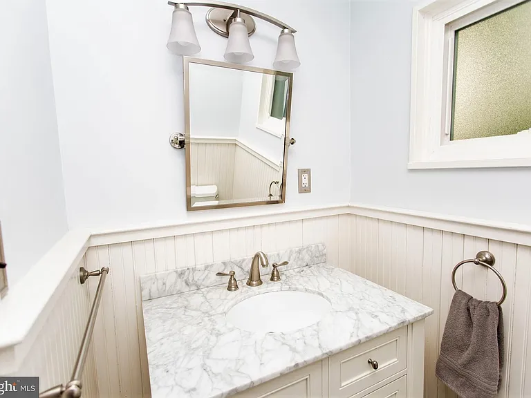 3163 Patrick Henry Dr — Photo 11