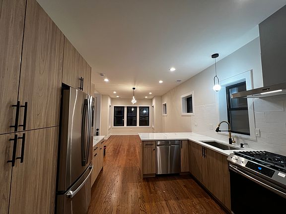 2nd image of 2223 W Berwyn Ave #2