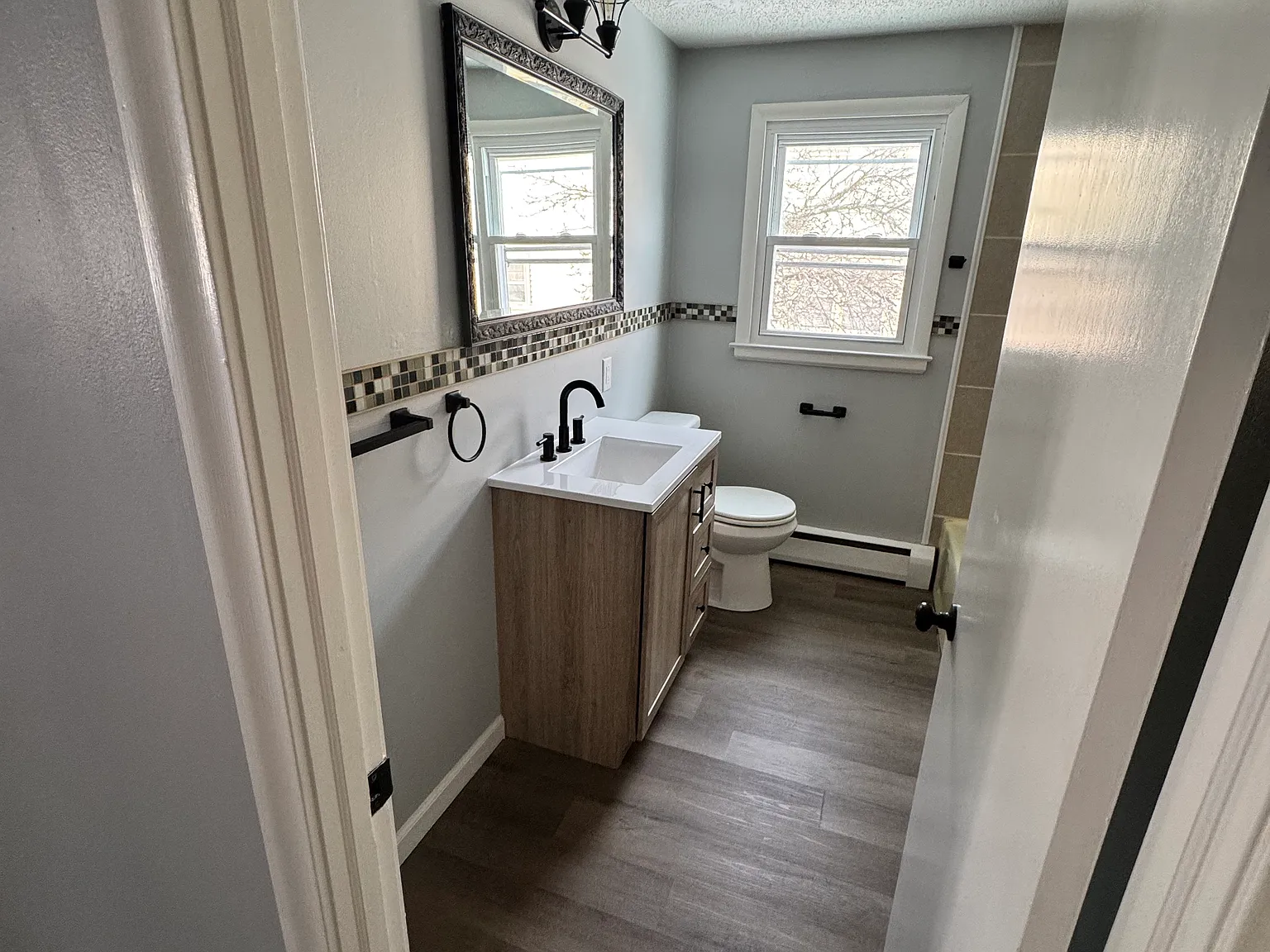 3 bed, 981 sqft, $1,900 — Photo 4