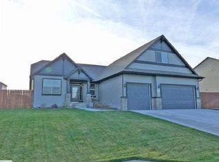 5702 Santa Fe Ln, Pasco, WA 99301
