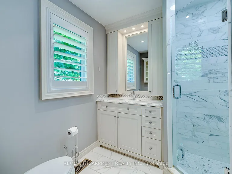 1251 Lakeshore Rd E — Photo 17