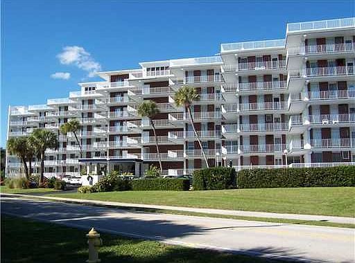 1st image of 935 E Causeway Blvd