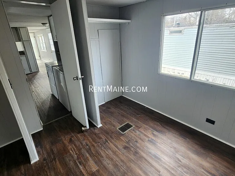 681 Main Rd N #4 — Photo 5