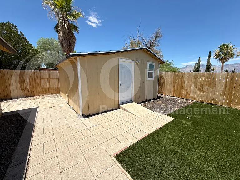 8601 E Calle Bolivar — Photo 40