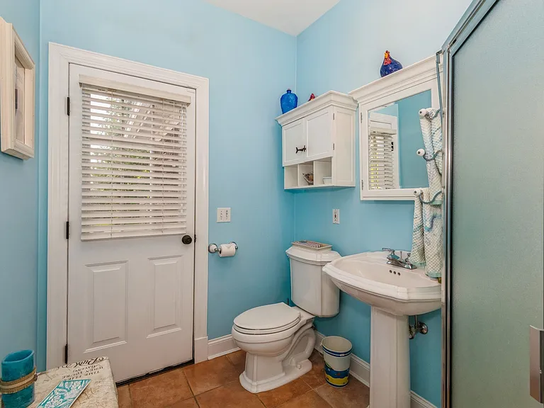 31 Fairbanks Ct — Photo 6