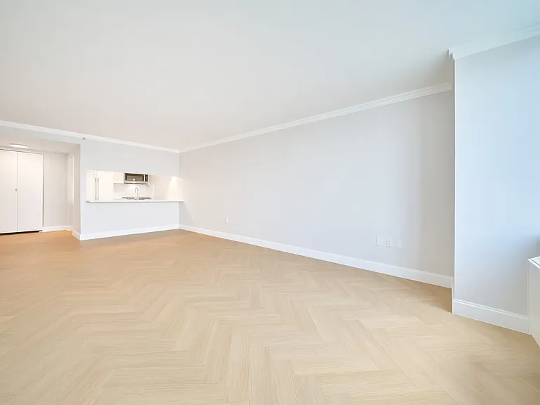 160 Riverside Blvd #4A — Photo 5