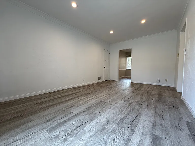 5670 San Vicente Blvd #2 — Photo 3