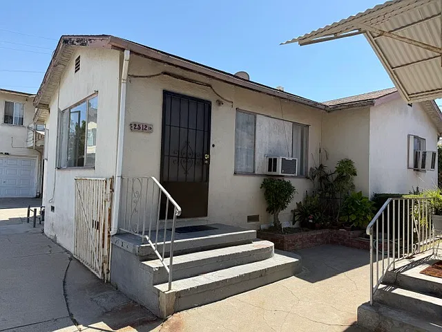 2 bed, 874 sqft, $2,400 — Photo 2