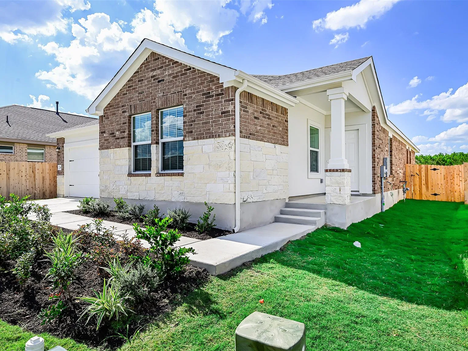 4 bed, 2.0 bath, 2031 sqft, $2,250 — Photo 3