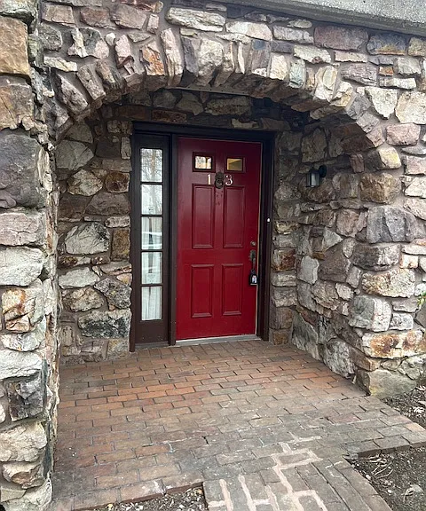 1700 Mountain View Rd — Photo 1
