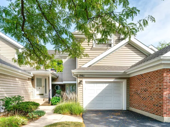 1961 N Coldspring Rd, Arlington Heights, IL 60004