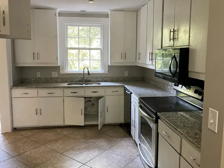 640 Plymouth St — Photo 4