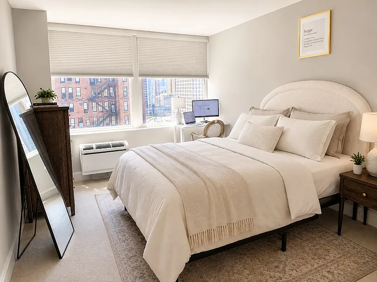 30 E Elm St #21C — Photo 10