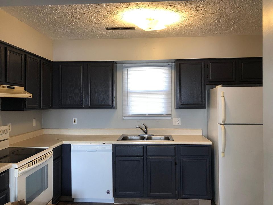 1st image of 3320 N Lincoln Ave #1