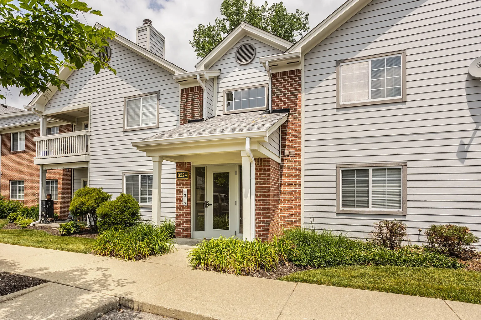 8224 Glenwillow Ln Unit 208 photo 1