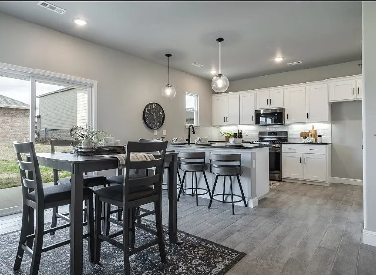 2121 Bluebonnet Ln — Photo 5