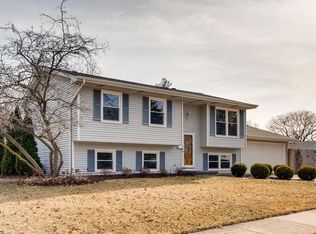 2050 Bradford Ln, Aurora, IL 60506