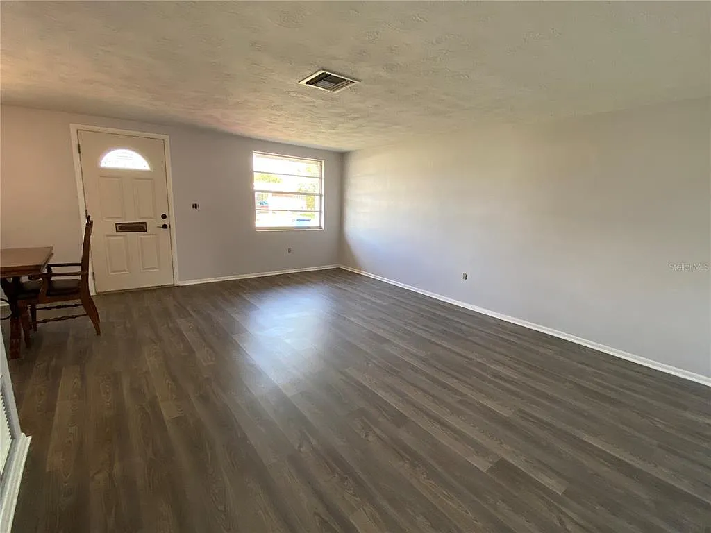 2 bed, 2.0 bath, 1368 sqft, $1,650 — Photo 2