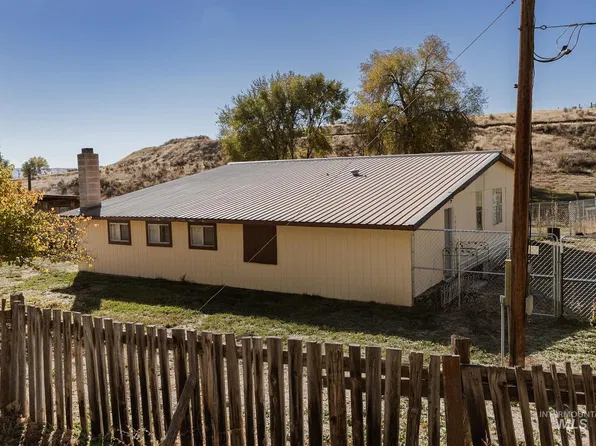 1923 Bench Rd, Vale, OR 97918