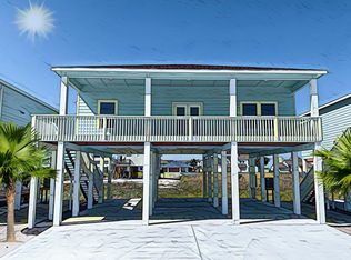 211 Paradise Dr, Rockport, TX 78382