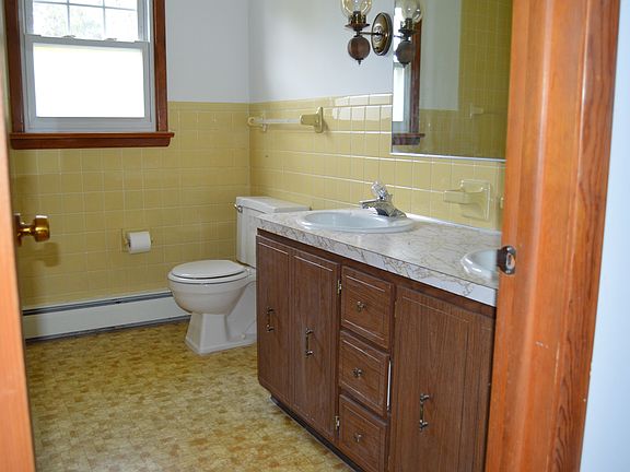 3rd image of 1604 Marion Ln