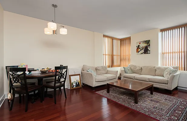 Sold by Nestseekers | media 2