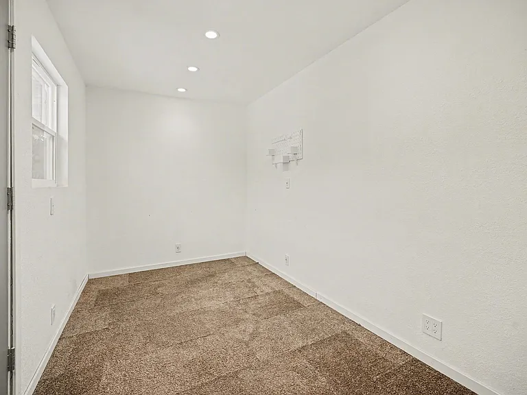 474 S Carr St — Photo 17