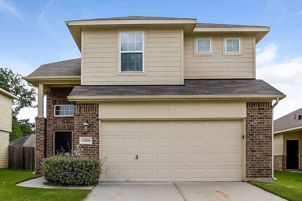 4 bed, 2.5 bath, 1902 sqft, $1,960 — Photo 1