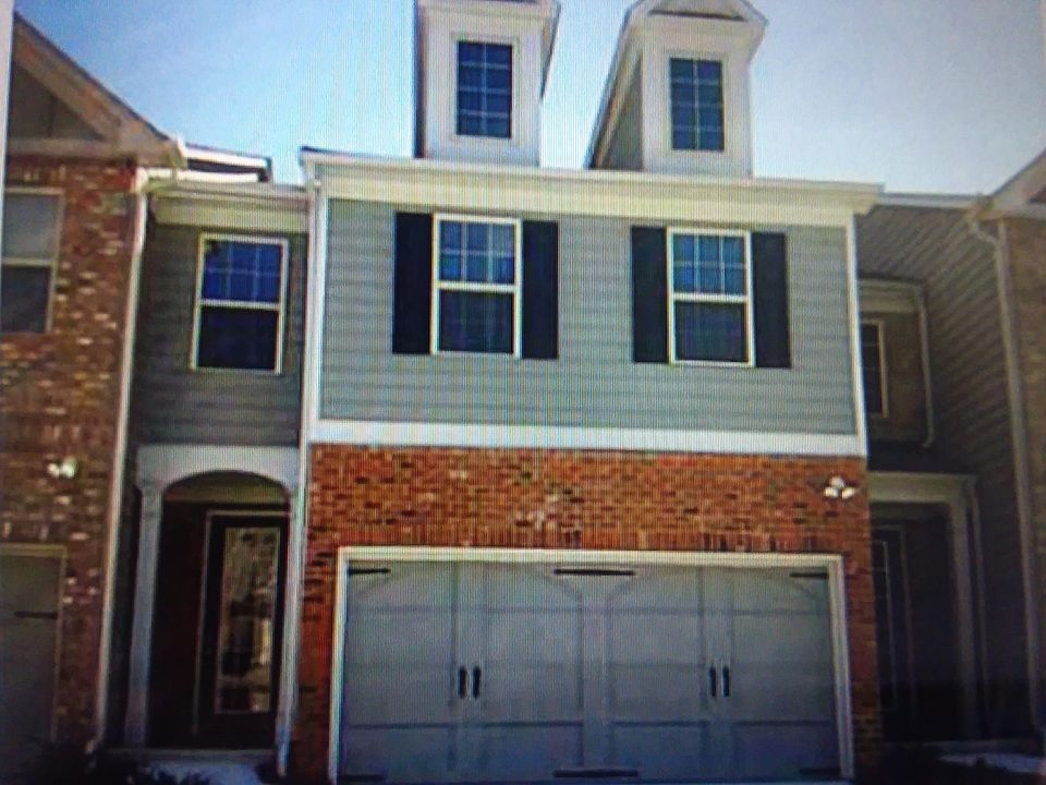 Beautiful and Spacious Townhome near Mall of Georgia/Buford. 2 car garage and patio in rear yard. Trash, Sewer, Lawn Maintenance & Community pool are included.