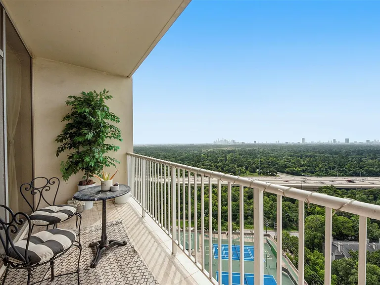 121 N Post Oak Ln #2203 — Photo 17