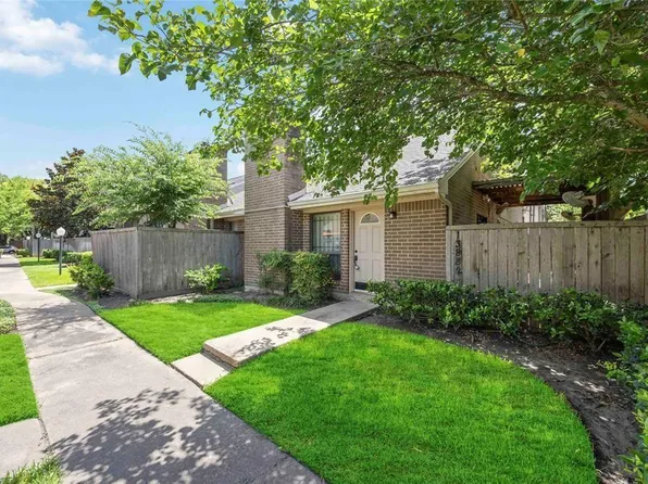 13882 Hollowgreen Dr #810, Houston, TX 77082