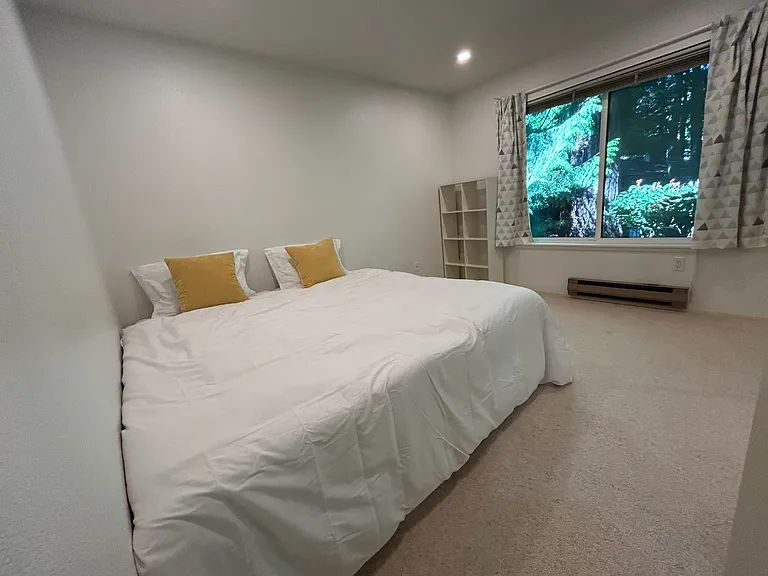 1270 Bellevue Way NE #4 — Photo 7
