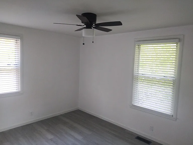 244 Sterling Rd — Photo 40