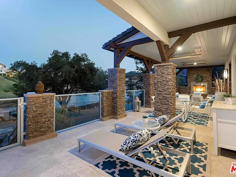 111 Lake Sherwood Dr — Photo 3